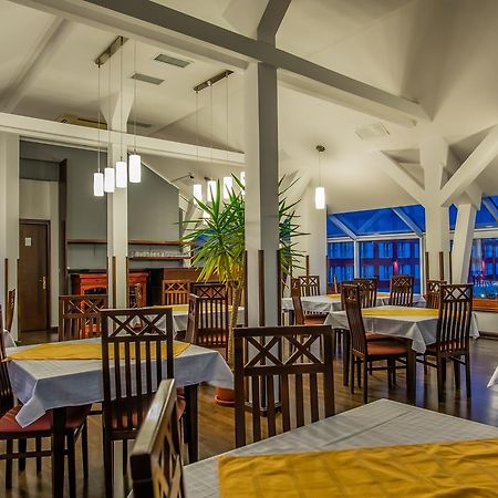 Hotel Maria Rădăuţi Buitenkant foto