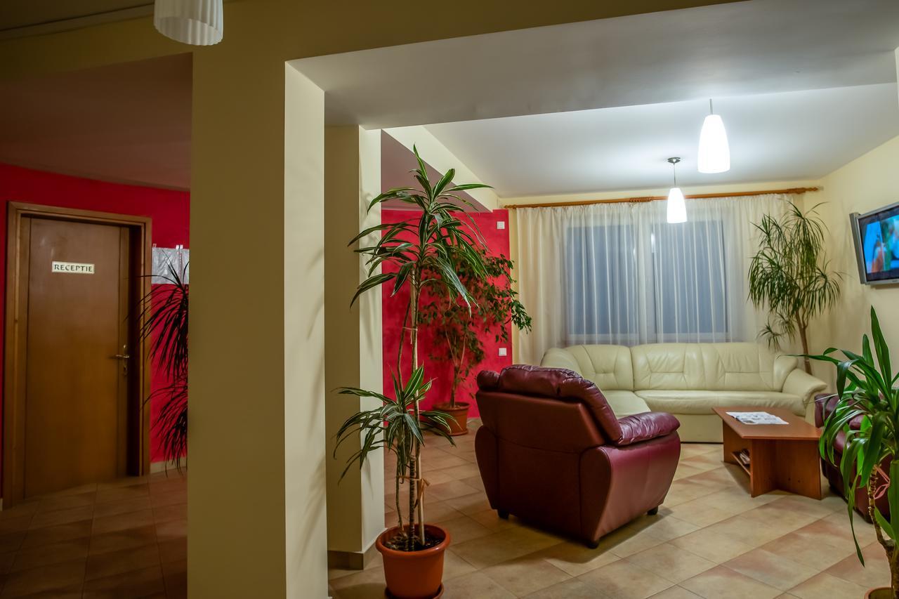 Hotel Maria Rădăuţi Buitenkant foto