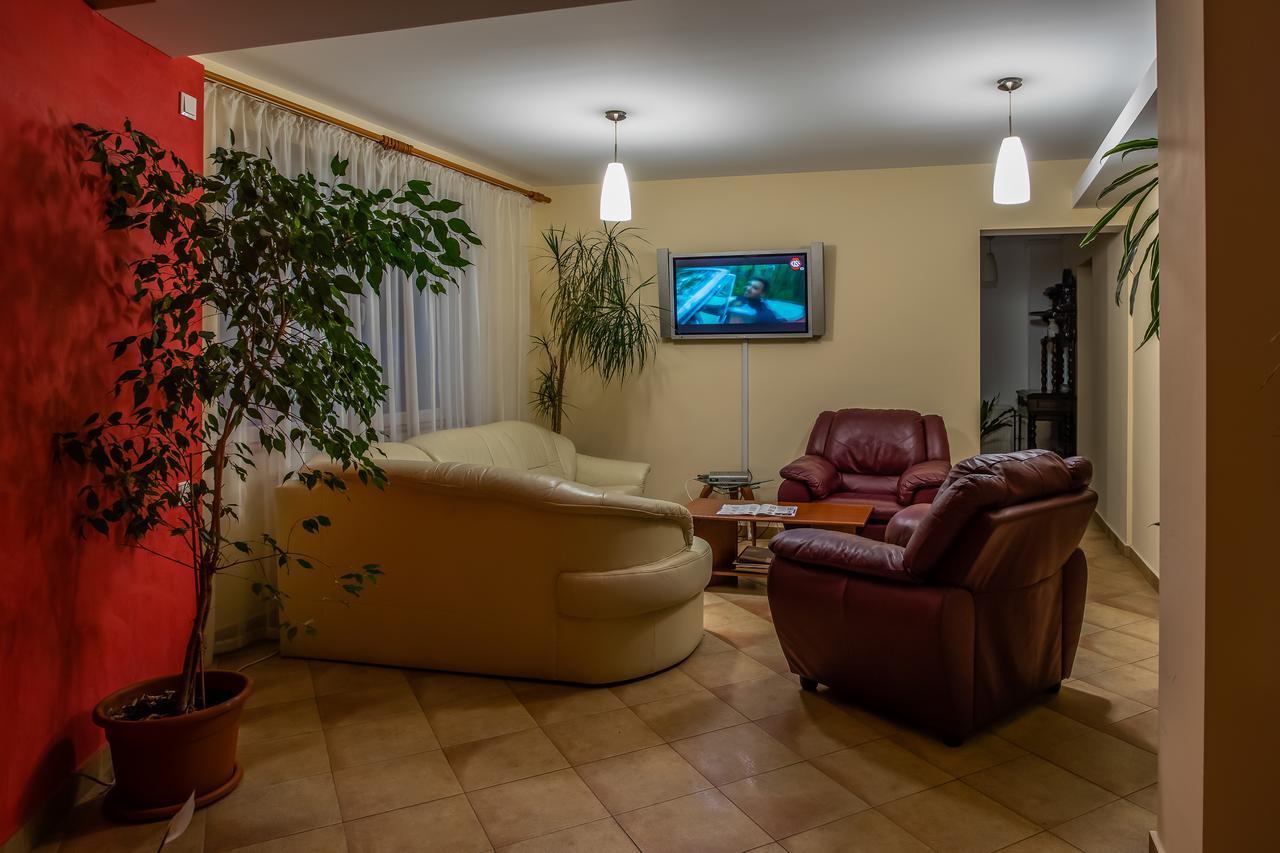 Hotel Maria Rădăuţi Buitenkant foto