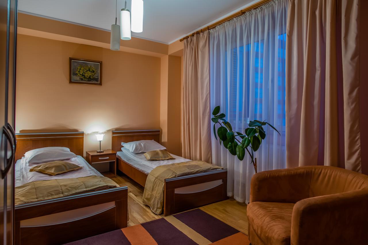 Hotel Maria Rădăuţi Buitenkant foto