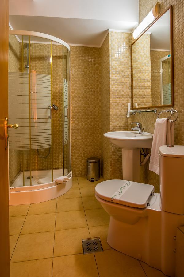 Hotel Maria Rădăuţi Buitenkant foto