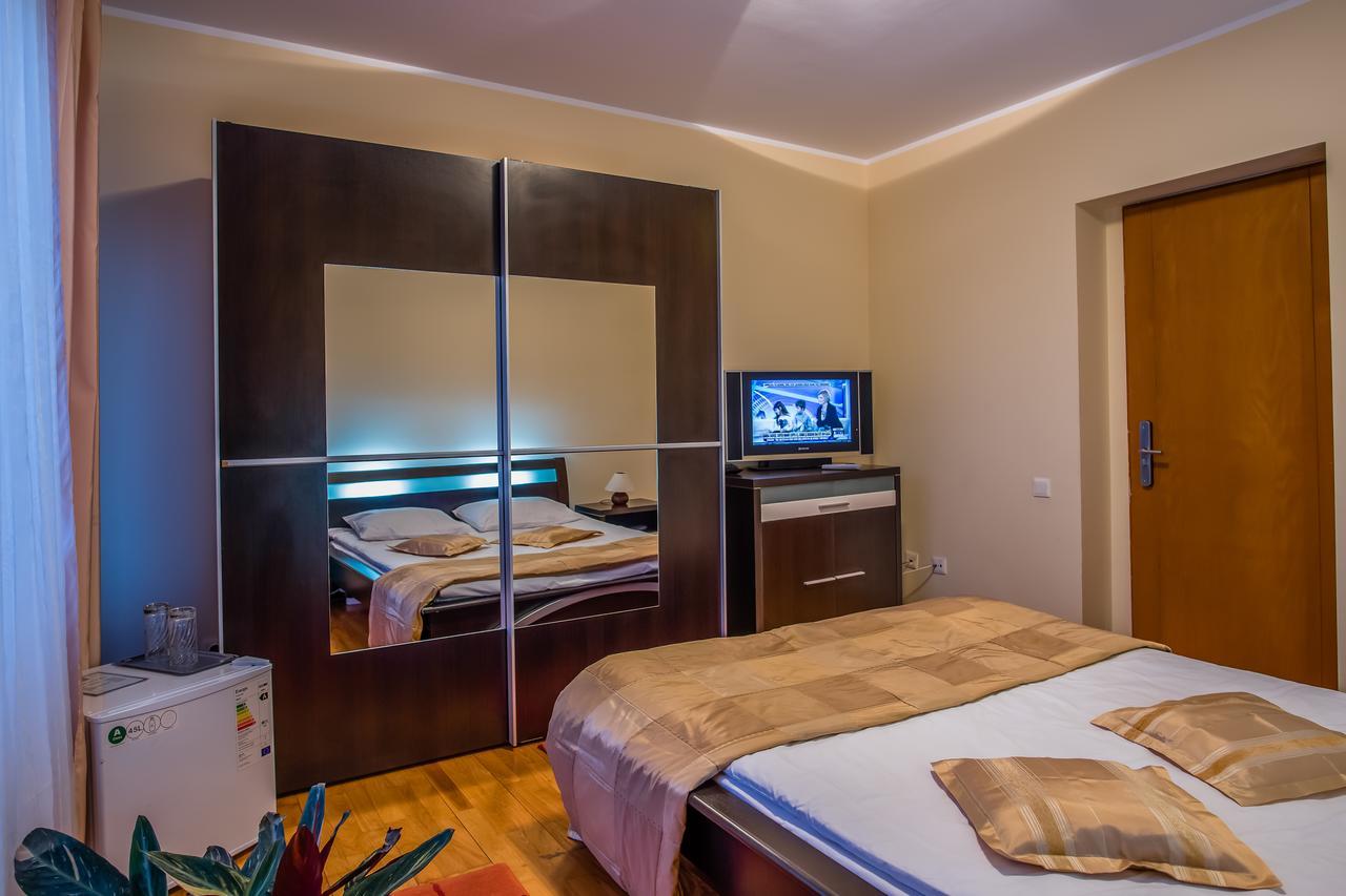 Hotel Maria Rădăuţi Buitenkant foto