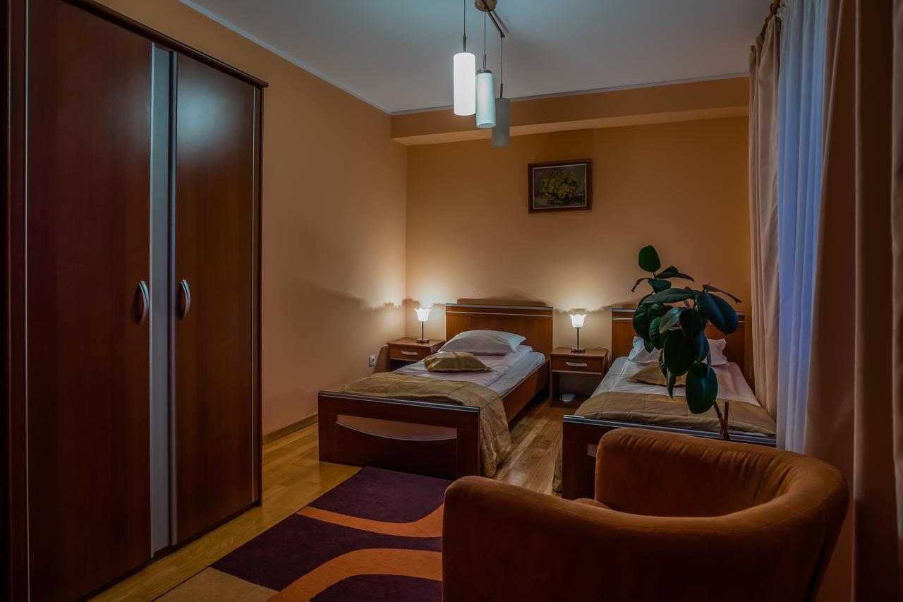 Hotel Maria Rădăuţi Buitenkant foto