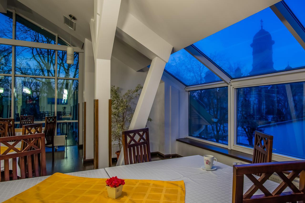 Hotel Maria Rădăuţi Buitenkant foto