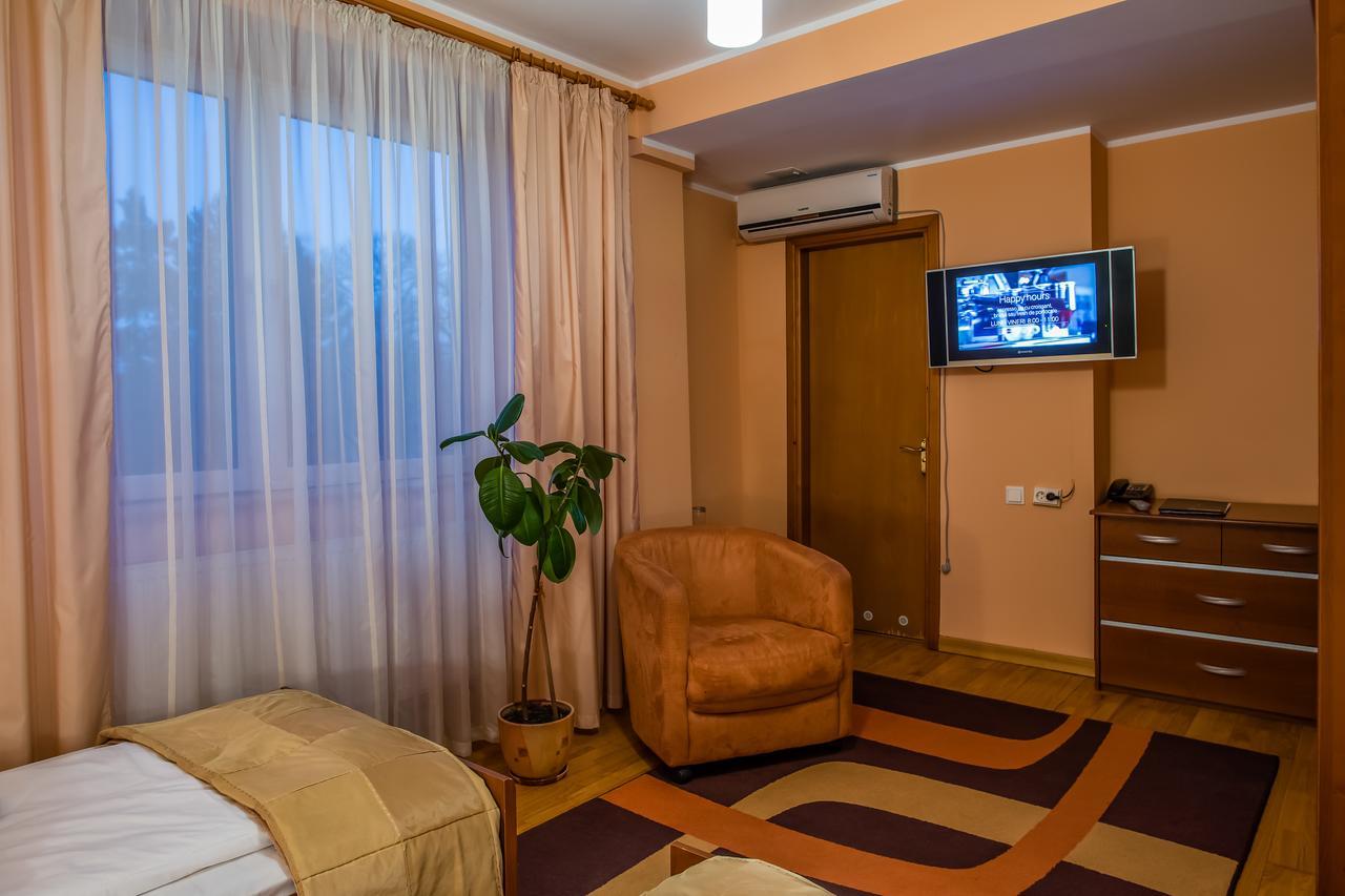 Hotel Maria Rădăuţi Buitenkant foto